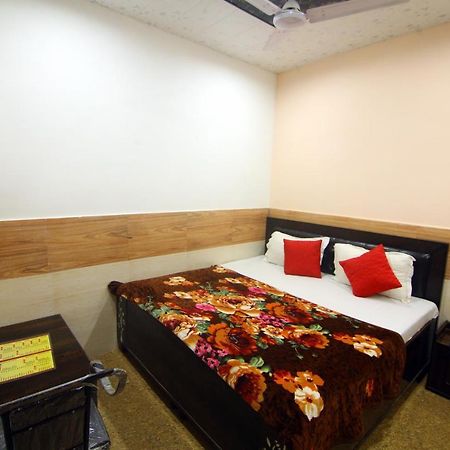 Hotel Amron45 Chandigarh Ngoại thất bức ảnh