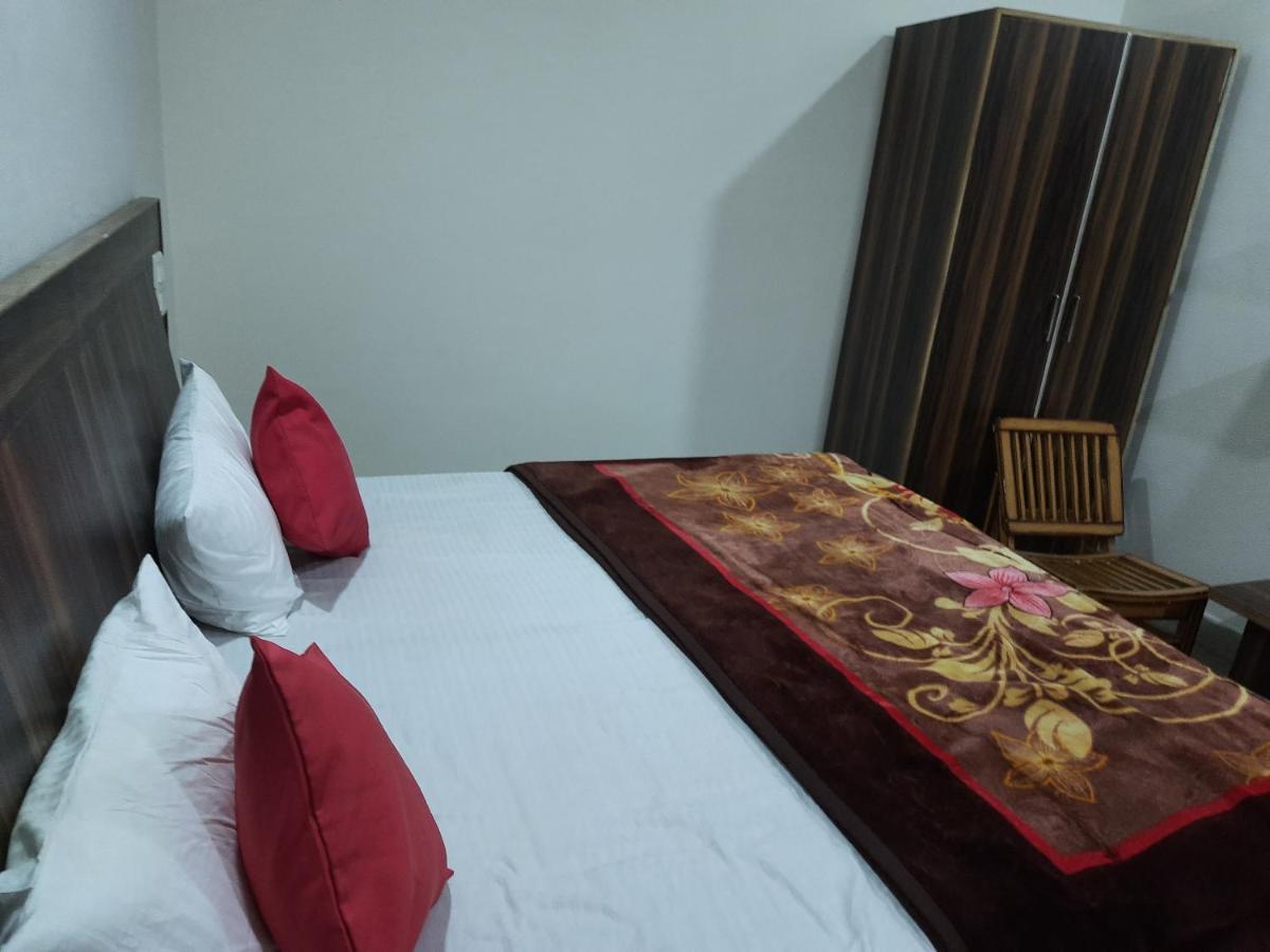 Hotel Amron45 Chandigarh Ngoại thất bức ảnh