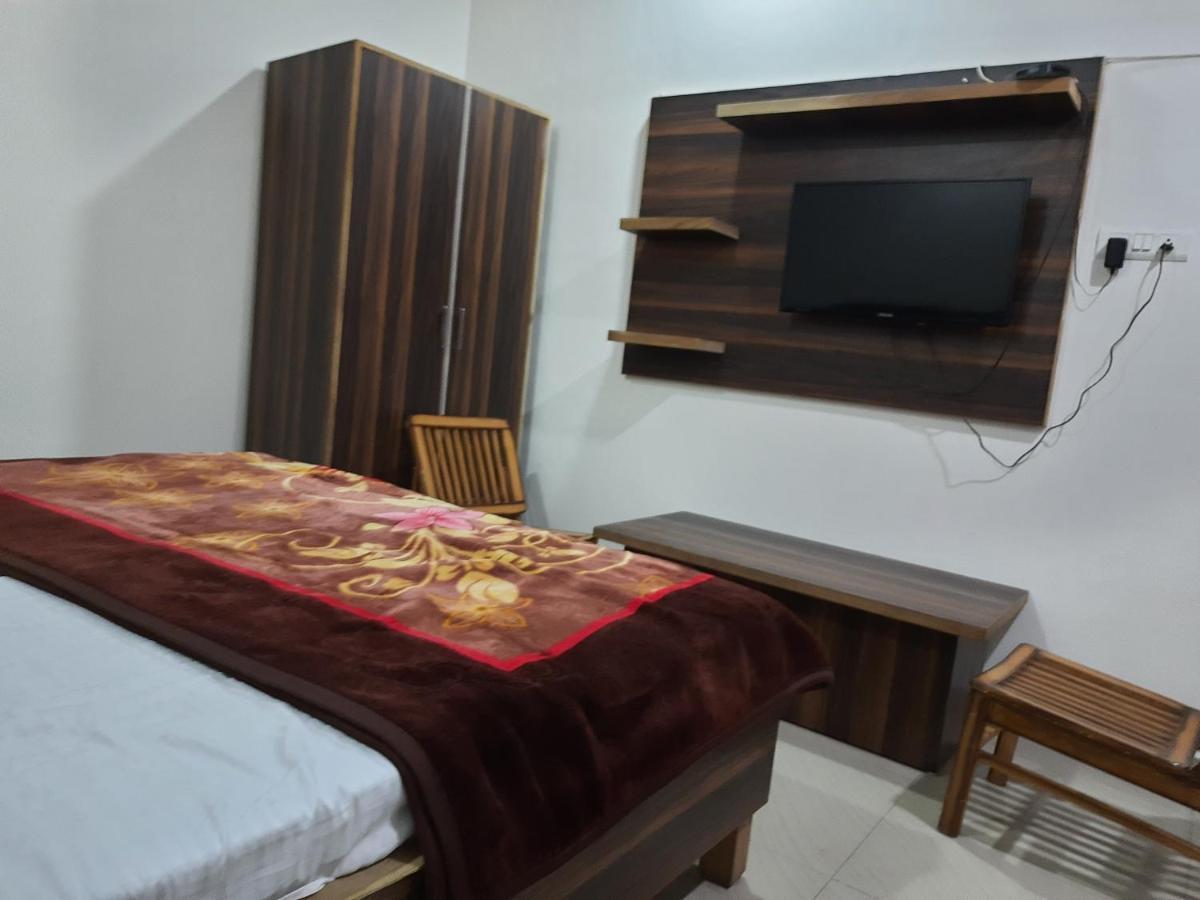 Hotel Amron45 Chandigarh Ngoại thất bức ảnh