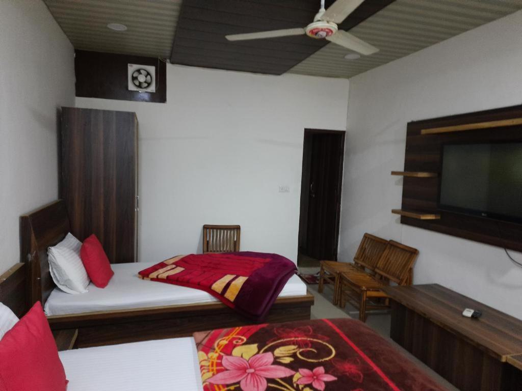 Hotel Amron45 Chandigarh Ngoại thất bức ảnh