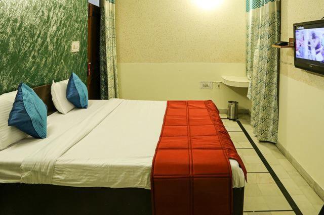 Hotel Amron45 Chandigarh Ngoại thất bức ảnh