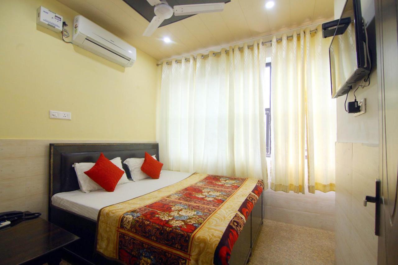 Hotel Amron45 Chandigarh Ngoại thất bức ảnh