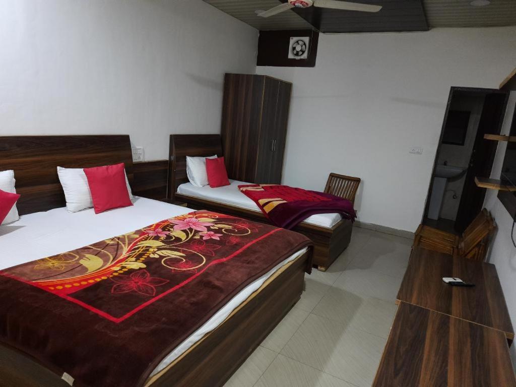 Hotel Amron45 Chandigarh Ngoại thất bức ảnh