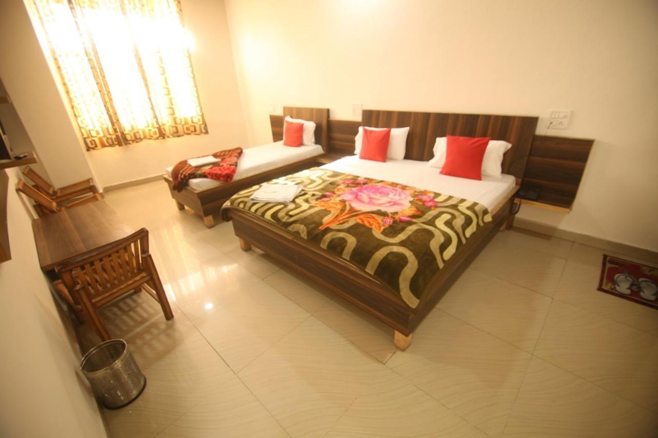 Hotel Amron45 Chandigarh Ngoại thất bức ảnh