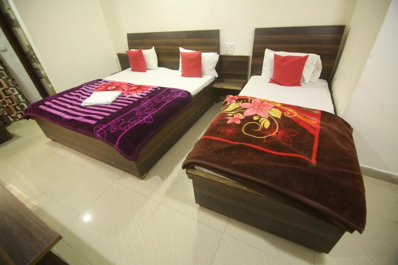 Hotel Amron45 Chandigarh Ngoại thất bức ảnh