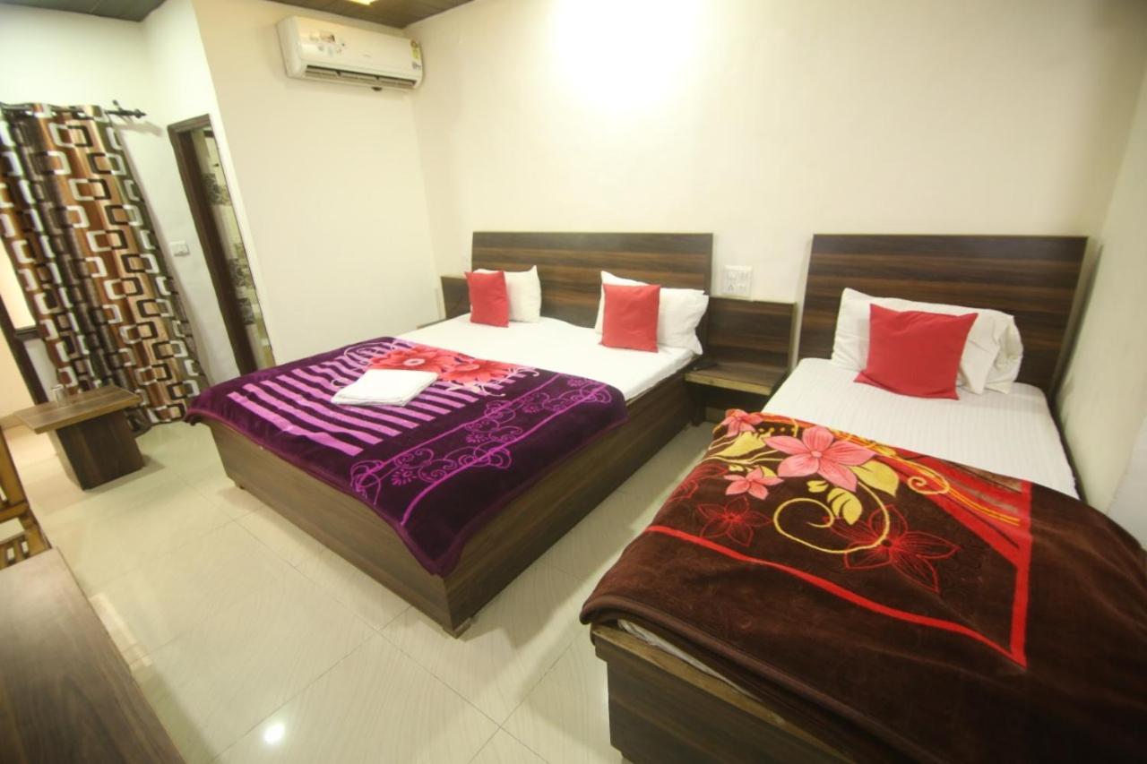 Hotel Amron45 Chandigarh Ngoại thất bức ảnh
