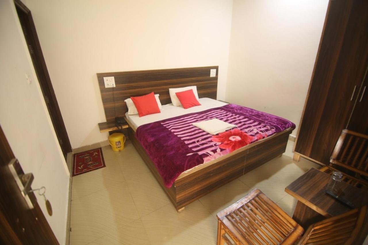 Hotel Amron45 Chandigarh Ngoại thất bức ảnh