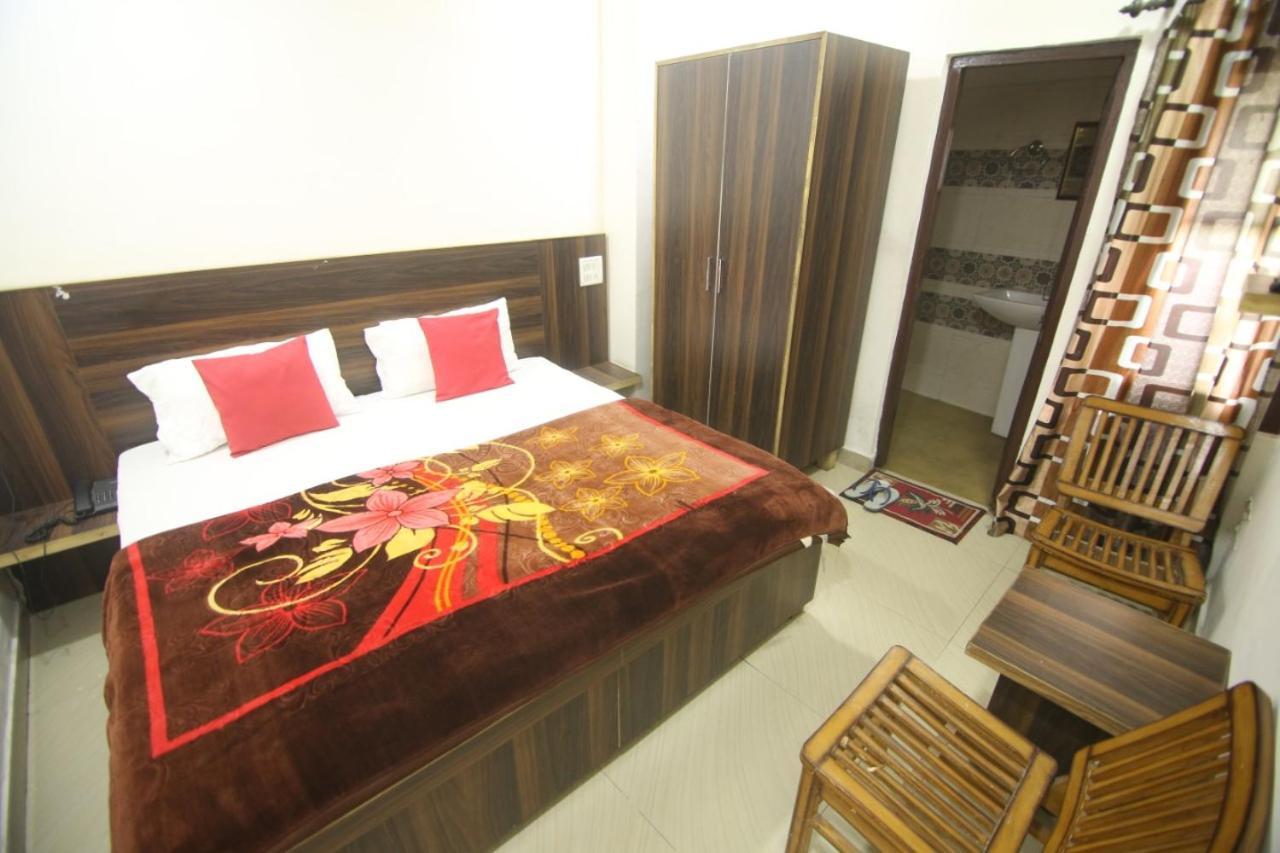 Hotel Amron45 Chandigarh Ngoại thất bức ảnh