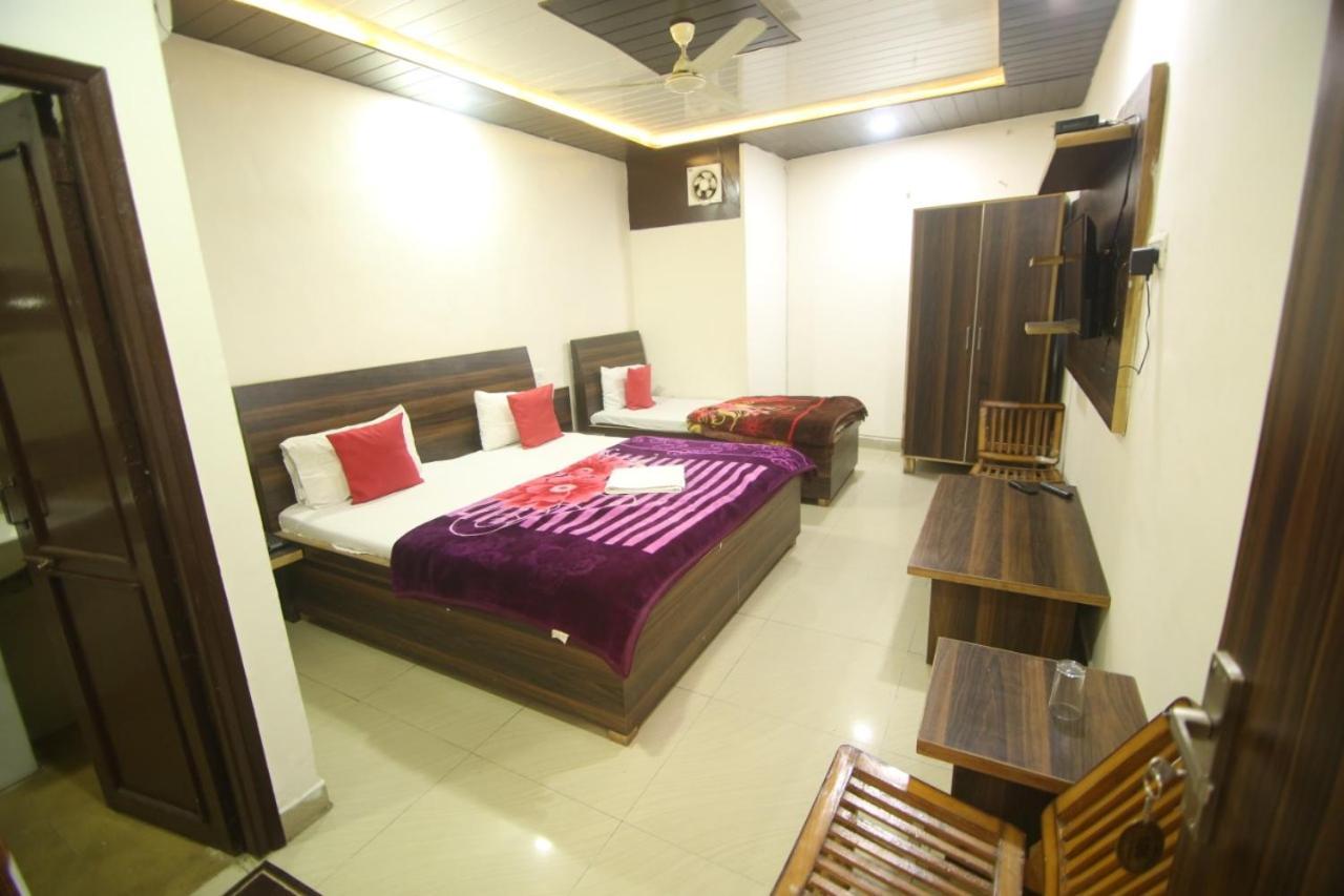 Hotel Amron45 Chandigarh Ngoại thất bức ảnh