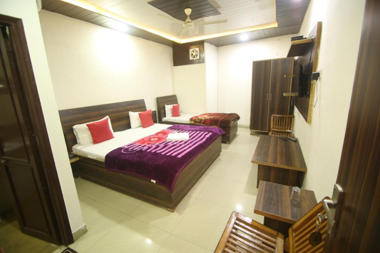 Hotel Amron45 Chandigarh Ngoại thất bức ảnh