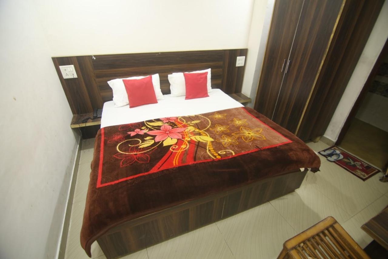 Hotel Amron45 Chandigarh Ngoại thất bức ảnh