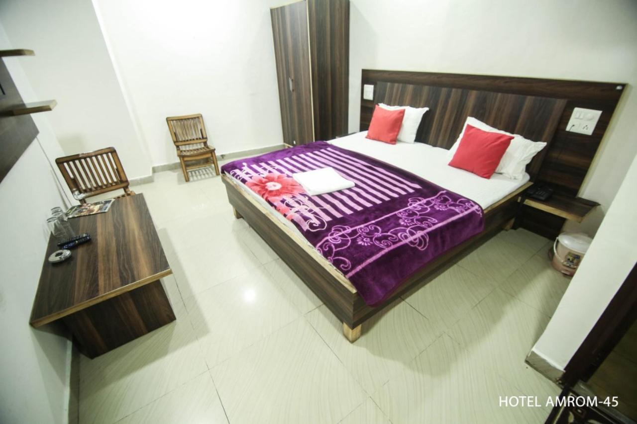 Hotel Amron45 Chandigarh Ngoại thất bức ảnh