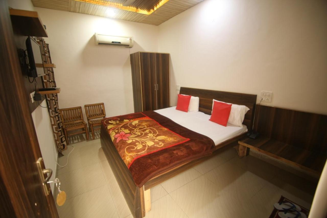 Hotel Amron45 Chandigarh Ngoại thất bức ảnh