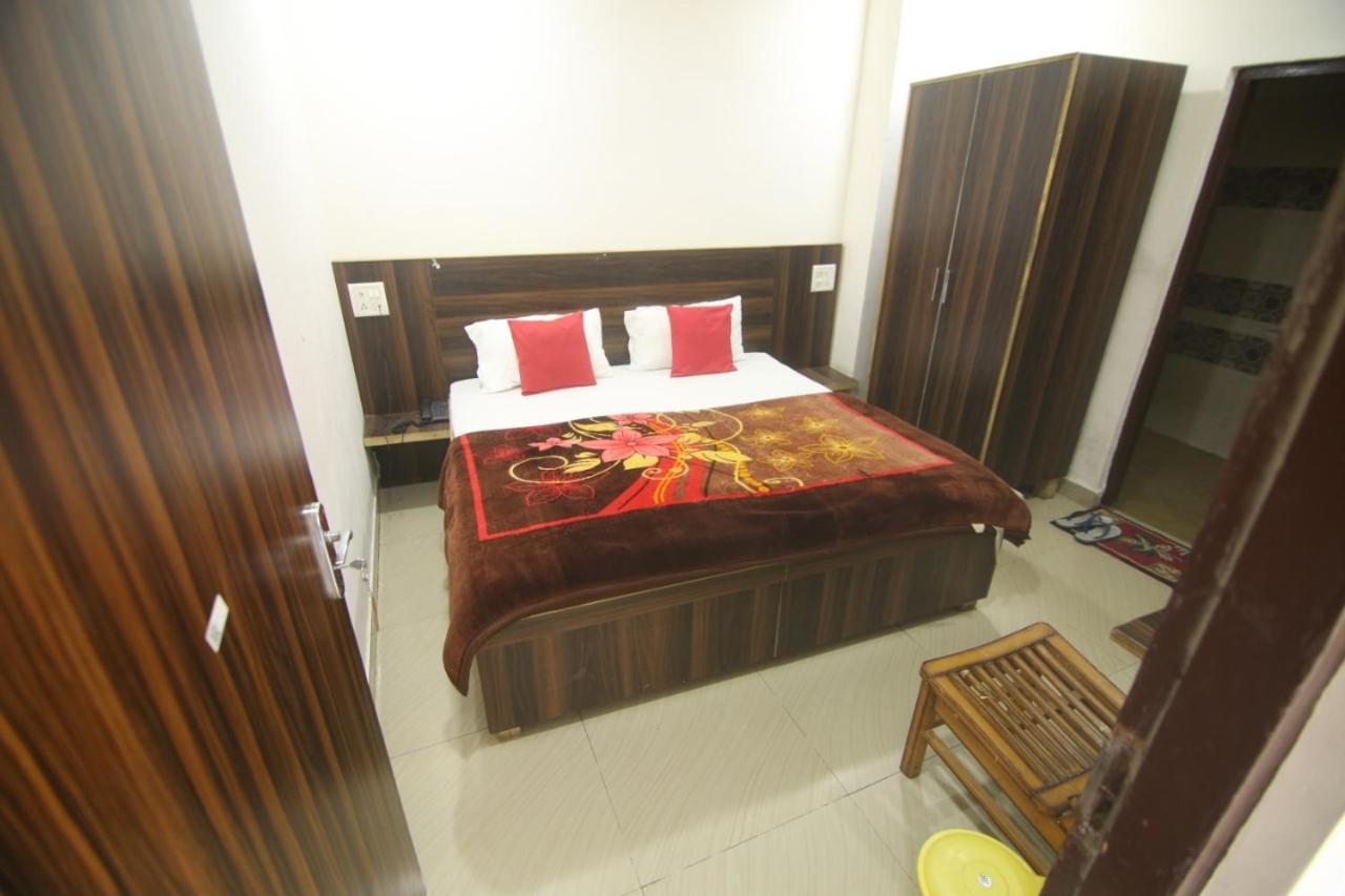 Hotel Amron45 Chandigarh Ngoại thất bức ảnh