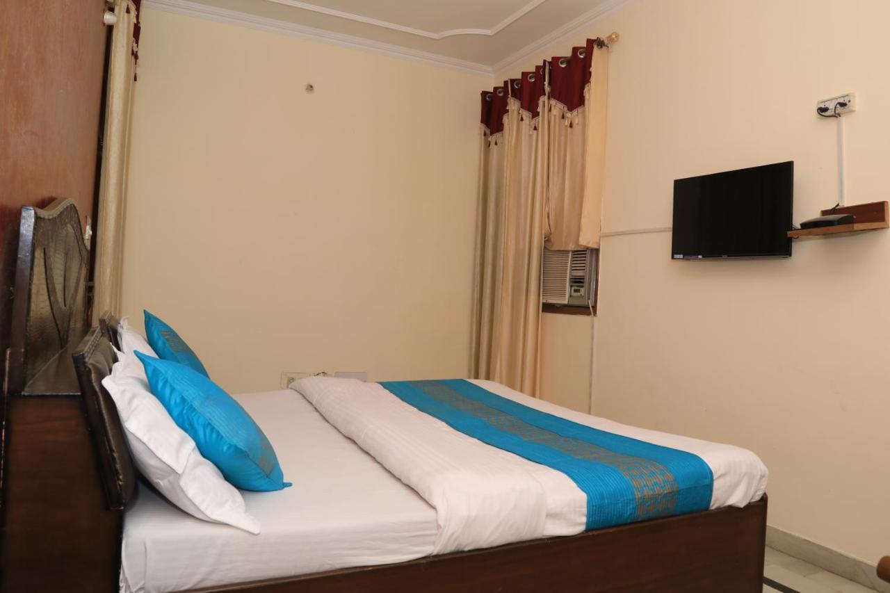 Hotel Amron45 Chandigarh Ngoại thất bức ảnh